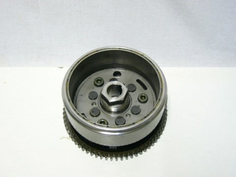 SUZUKI Rotor alternátoru včetně volnoběžky - Burgman 250 (99)