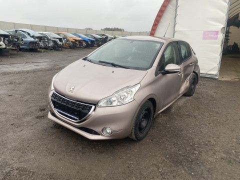 Peugeot 208 rv 2012 1,4 16V typ 8FP prodám díly