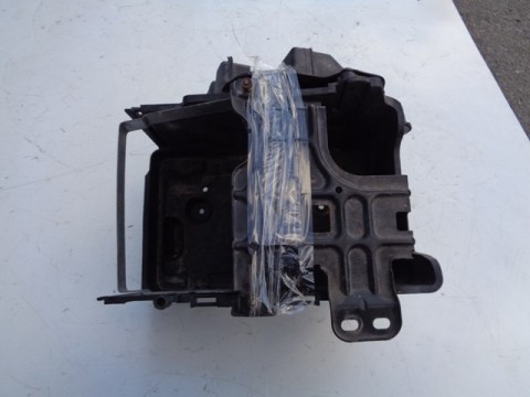 držák baterky na ford fiestu mk7 1,6tdci,