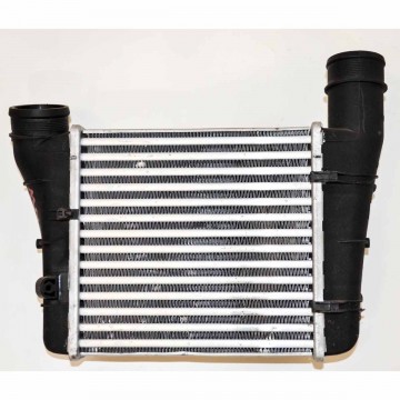 chladič intercooler AUDI A4  8E0145805S - NÁHRADA