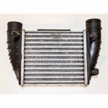 chladič intercooler AUDI A4 8K0  8K0145806Q