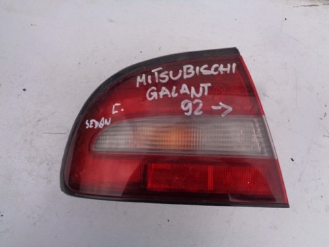 levé zadní světlo na mitsubishi galant,