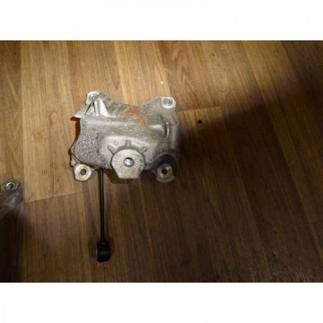 držák motoru levý AUDI A5 8W6 F5 2,0 TFSi CYR  4M0199307BN  4M0199307BM  4M0199307CB