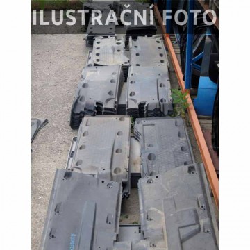 kryt podlahy levý AUDI A5 8W6 F5  8W6825207  8W6825207D