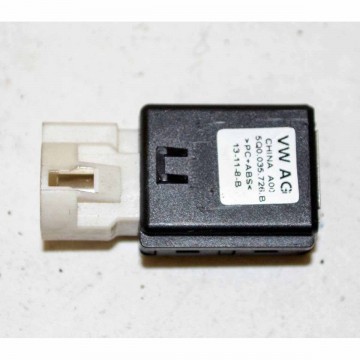 konektor USB ŠKODA Octavia III 5E0  5Q0035726B