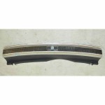 kryt zámku kufru AUDI A7 4G8 (lift)  4G8863471/A  4PK (černý) - poškozený