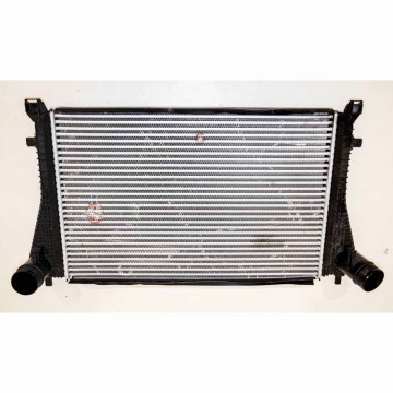 chladič intercooler VAG 2,0 TFSi  5Q0145803P  5Q0145803S - poškozený