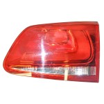 lampa zadní pravá - vnitřní do pátých dveří VW Touareg 7P0 (lift)  7P6945094B - poškozená