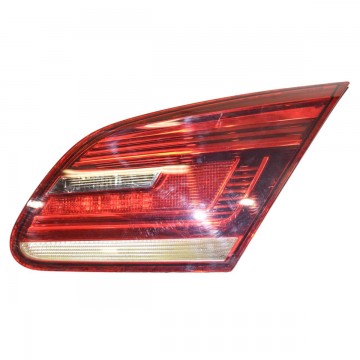 lampa zadní pravá - LED, vnitřní do víka kufru VW Passat CC 3C8 lift  3C8945308S - poškoz.